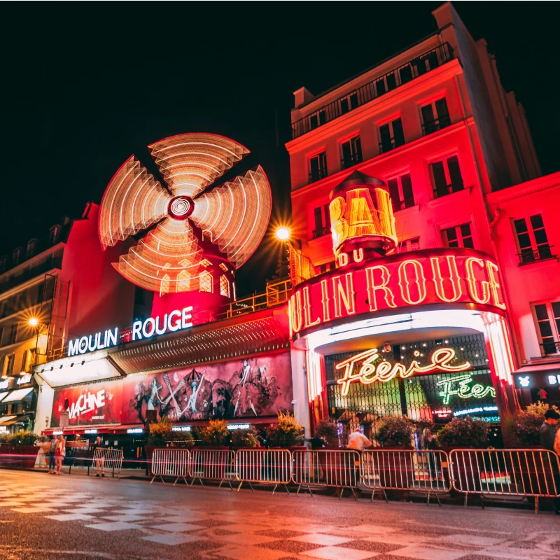 Le Moulin Rouge, l'un des fiefs des paillettes et du cabaret